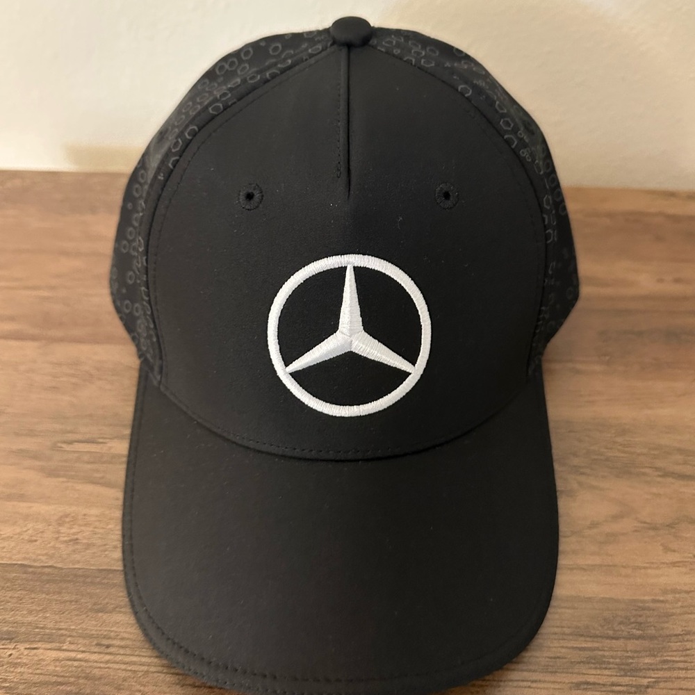 Mercedes AMG Petronas Black Hat NWT